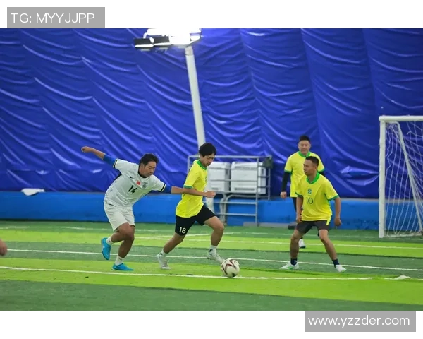 足球明星与粉丝亲密互动畅谈梦想与奋斗故事的精彩瞬间